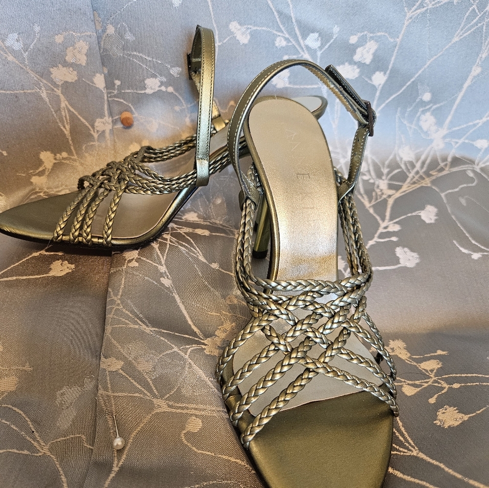 NWOT Anne Klein insists sz 6.5 silver gray strappy heel